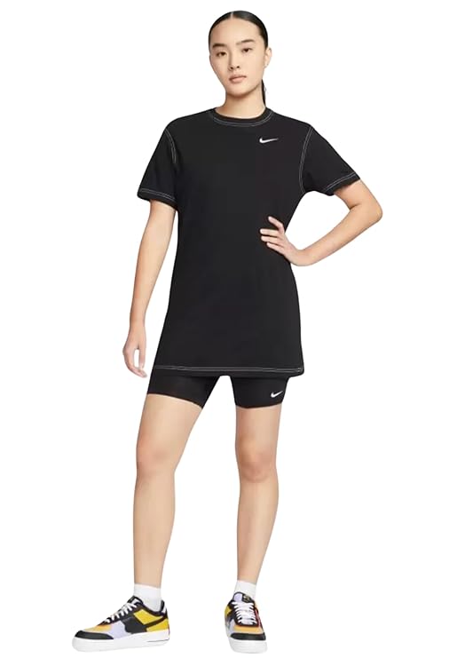 Nike Women's Regular T-Shirt - Image 2